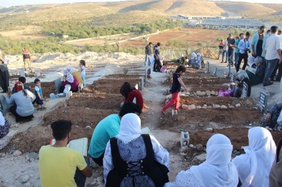 Bu Bayram Onlar Yok Açıklaması Mezarlıkta Ağlatan Görüntü