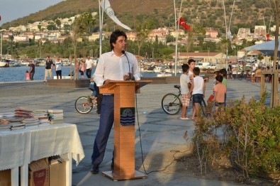 Edebiyatseverler Yeni Foça 1. Kitap Günü'nde Buluştu