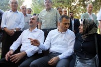 ALI YERLIKAYA - Gül Ve Vali Yerlikaya Şehitliği Ziyaret Etti