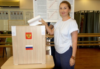Ruslar Antalya'da Oy Kullanıyor