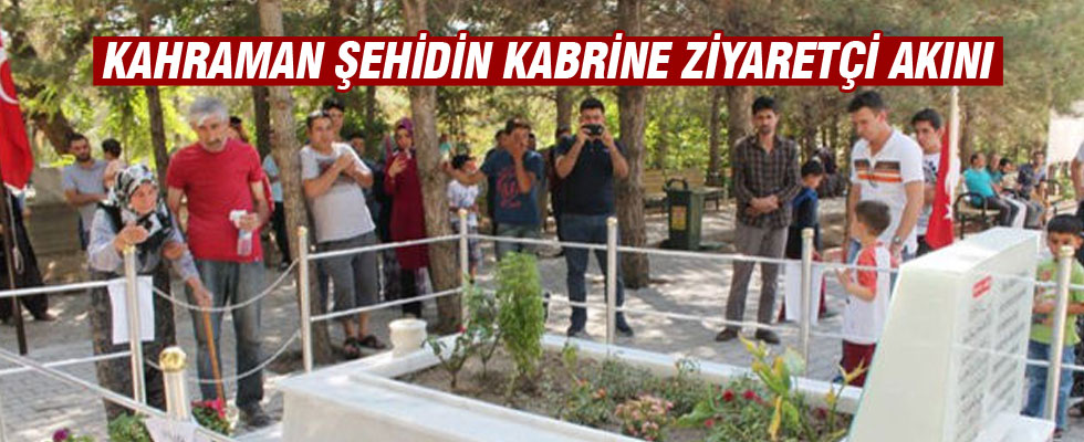 Şehit Ömer Halisdemir'in kabri ziyaretçi akınına uğradı