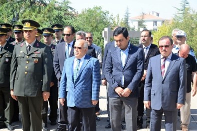 Şehitlikte Duygusal Bayramlaşma