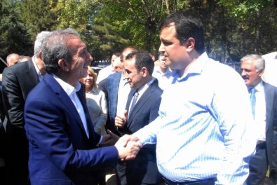AK Parti Genel Başkan Yardımcısı Eker, Diyarbakır'da Vatandaşlarla Bayramlaştı