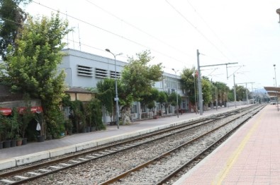 Akhisar'daki Deprem Çevre İlçeler Ve İzmir'de De Hissedildi