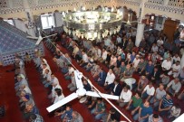 BAYRAM NAMAZI - Başkan Çelik Bayram Namazını Halıtlı'da Kıldı