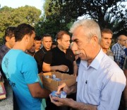 BAYRAM NAMAZI - Büyükşehirden Vatandaşlara Bayram Lokumu