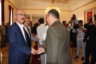 Elvan Açıklaması 3-5 Çapulcuya Pabuç Bırakacak Değiliz'