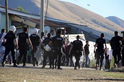 Erzurum'da 100 kişinin karıştığı aşiret kavgası: 3'ü polis 8 yaralı