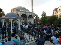 BAYRAM NAMAZI - Kosova'da Kurban Bayramı Coşkusu