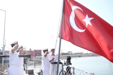 Deniz Kuvvetleri'nin En Hızlı Hücumbotu TCG Bora'da Bayramlaşma