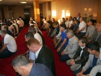 BAYRAM NAMAZI - Paris'te Kurban Bayramı Namazında Camiler Doldu Taştı