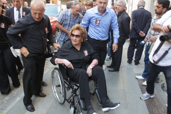 İş Adamı Alaton'un Cenazesi Toprağa Verildi