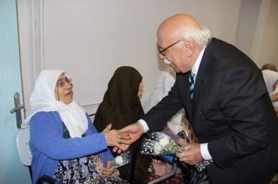 Bakan Avcı, Huzurevi Sakinleri Ve Çocuklarla Bayramlaştı