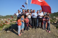Demokrasi Şehitleri Anısına Köyün En Yüksek Tepesine Bayrak Diktiler