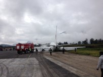 BOEING - İniş Takımları Açılmayan Uçak Pistte Metrelerce Kaydı