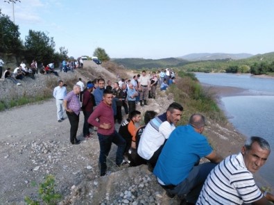 Nehirde Kaybolan Şahsı Arama Çalışmalara Ara Verildi