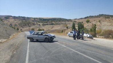 Otomobiller Çarpıştı Açıklaması 5 Yaralı