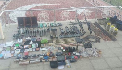 Tatvan'da Çok Sayıda Silah Ve Mühimmat Ele Geçirildi