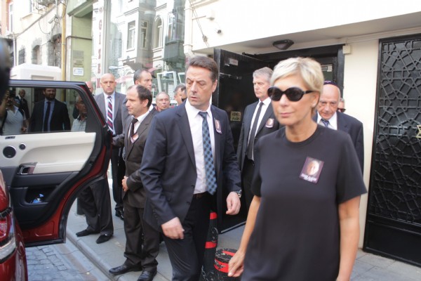 İş Adamı Alaton'un Cenazesi Toprağa Verildi