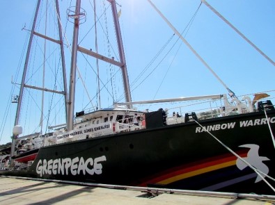 Greenpeace'in Efsane Gemisi Çeşme'ye Demirledi