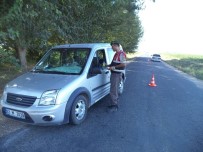 BAYRAM ŞEKERİ - Jandarma Ekiplerinden Sürücülere Bayram Şekeri