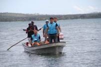 RIZA KAYAALP - Okyanus Ortasındaki Adaya Yardım Götüren TDV Gönüllüleri İlahilerle Karşılandı