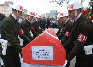 Suriye'de Şehit Olan Uzman Çavuş Gedik Son Yolculuğuna Uğurlandı