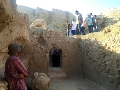 Urartu Krallarına Ait Kaya Mezarı Gün Yüzüne Çıkarıldı