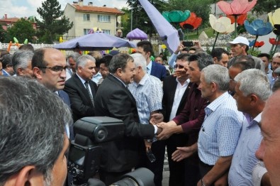 Bakan Eroğlu, Sandıklı'da Vatandaşlarla Bayramlaştı