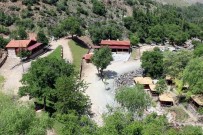 MANGAL KEYFİ - Bayramda Derebağ Şelalesi'ne Ziyaretçi Akını