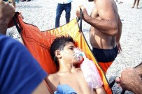 KONYAALTI SAHİLİ - Deniz Simidi Elinden Kayan 12 Yaşındaki Çocuk Boğulmaktan Son Anda Kurtarıldı