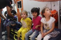 RECAİ KUTAN - Elektrik Trafosu Patladı Açıklaması 11 Kişi Dumandan Etkilendi