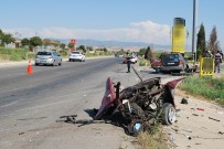 RAMAZAN YIĞIT - İki Otomobil Çarpıştı Açıklaması 1 Ölü, 2'Si Çocuk 4 Yaralı