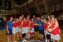 BILYONER - Pota Altında Baklavalı Bayram Kutlaması