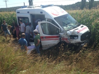 Hasta Taşıyan Ambulans Kaza Yaptı Açıklaması 5 Yaralı