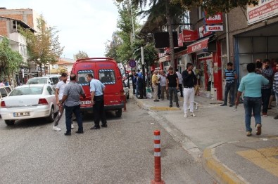 Osmancık'ta Bıçaklı Saldırgan 2 Kişiyi Yaraladı