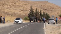 TAŞBURUN - Yol Kesen Teröristler Sivil Aracı Taradı Açıklaması 1 Yaralı