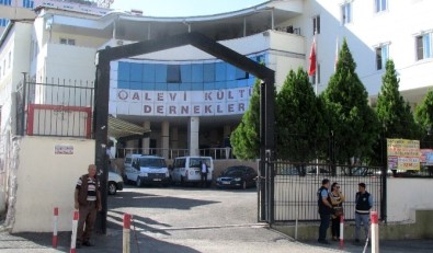 Gaziantep Valisi, Bombalı Eylem İhbarı Yapılan Cemevi'ni Ziyaret Etti