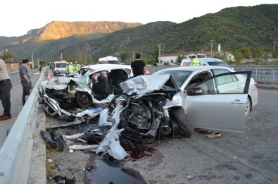 Karşı Şeride Geçen Otomobil İki Araca Çarptı Açıklaması 7 Yaralı