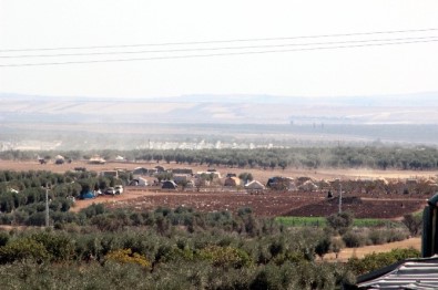 Şiddetli Çatışmaların Sürdüğü Suriye'de Çatışmalardan Kaçan Vatandaşlar, Çadırda Yaşıyor