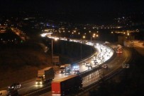 TEM'de İstanbul'a Dönüş Yoğunluğu Sürüyor