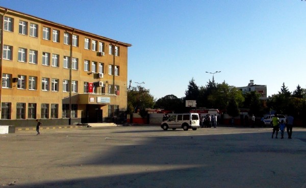 Gaziantep'te okula molotoflu saldırı