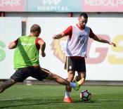 FLORYA METIN OKTAY TESISLERI - Galatasaray, Derbi Hazırlıklarına Başladı