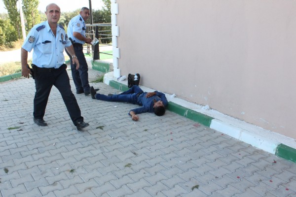 Aşkına karşılık bulamayınca çamaşır suyu içti