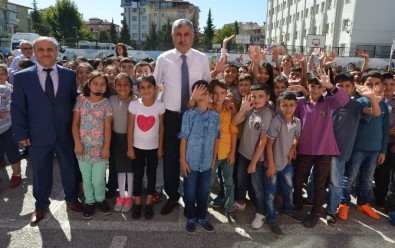 Başkan Polat, Öğrencilerin İlk Gün Heyecanına Ortak Oldu