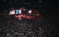 DEMET AKALIN - Kurtuluş Coşkusunu Demet Akalın'la Yaşadılar