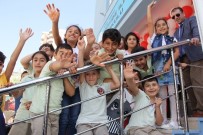 Mersin'de Öğrenciler Törenle Ders Başı Yaptı