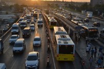 Okulların Açıldığı İlk Gün İstanbul Güne Trafikle Başladı