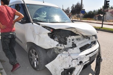 Polis Otosu Kaza Yaptı Açıklaması 6 Yaralı