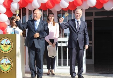 Tekirdağ'da Vali Ve İl Milli Eğitim Müdürü İlk Ders Zilini Çaldı